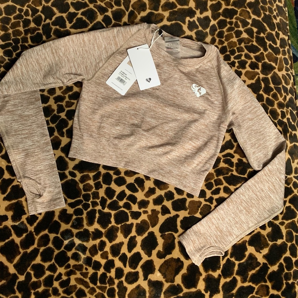 Women’s Best cropped long sleeve workout shirt NWT